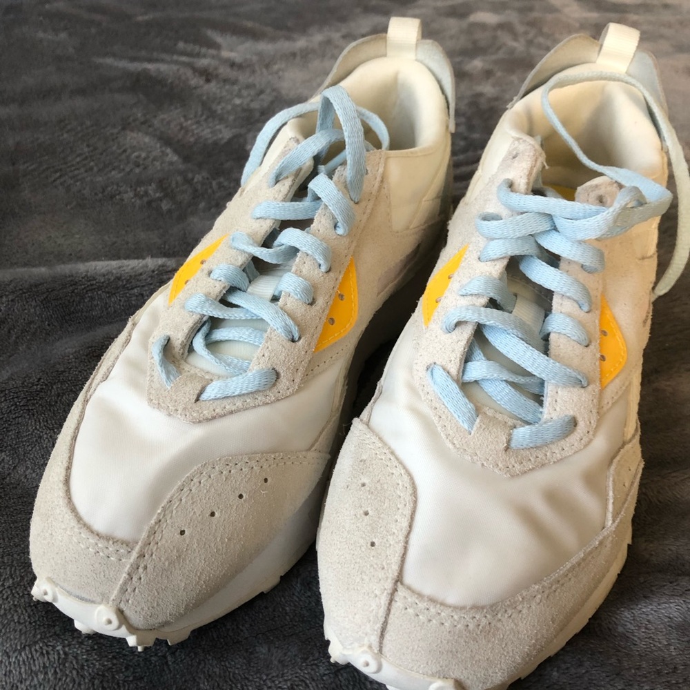 Reebok LX2200 size 6.5 running shoes, worn 2x. Rare find in this size.